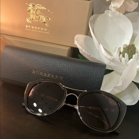 Burberry Sunglasses Brown Gradient BE4251Q - Picture 10 of 15